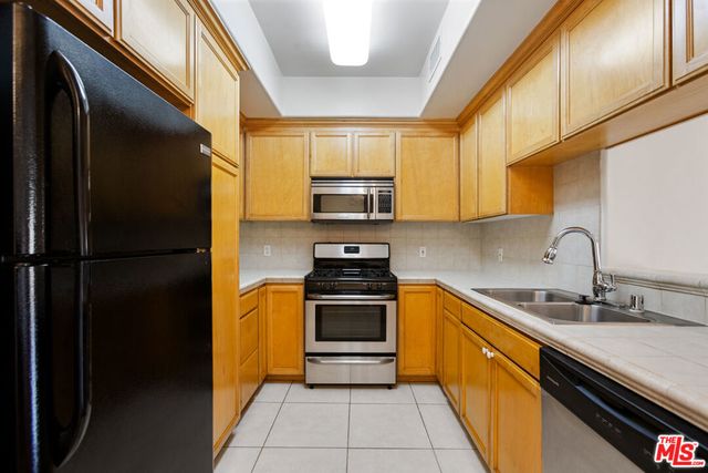 3328 OAKHURST Avenue 110, Los Angeles, CA 90034