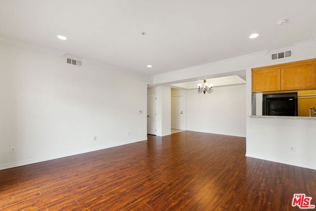 3328 OAKHURST Avenue 110, Los Angeles, CA 90034