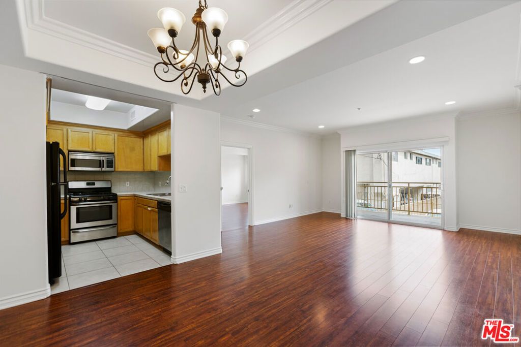 3328 OAKHURST Avenue 110, Los Angeles, CA 90034