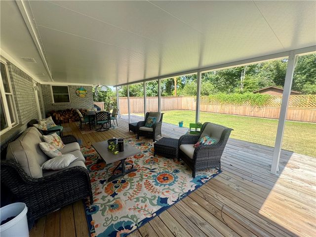 123 S Cumberland Avenue, Russellville, AR 72801