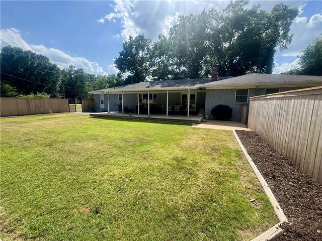 123 S Cumberland Avenue, Russellville, AR 72801