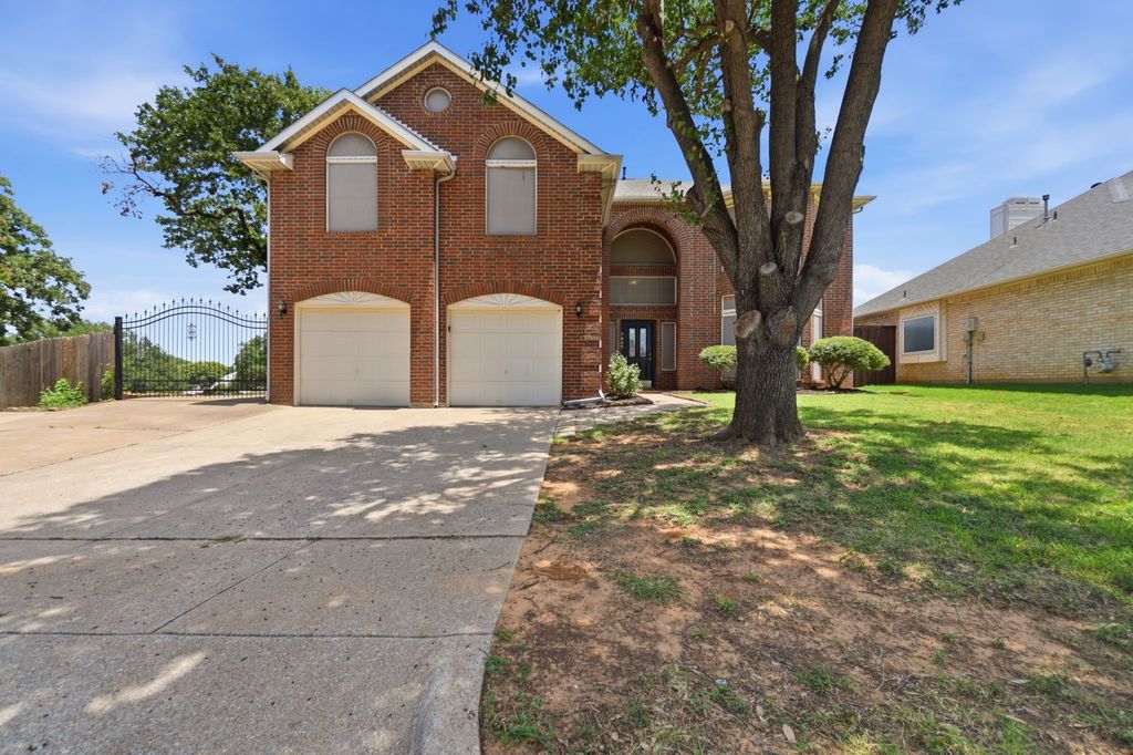 7840 Clover Leaf Drive, North Richland Hills, TX 76182