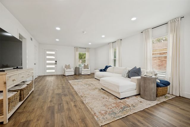 10229 San Juan Avenue, Dallas, TX 75228