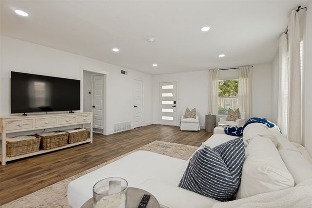 10229 San Juan Avenue, Dallas, TX 75228