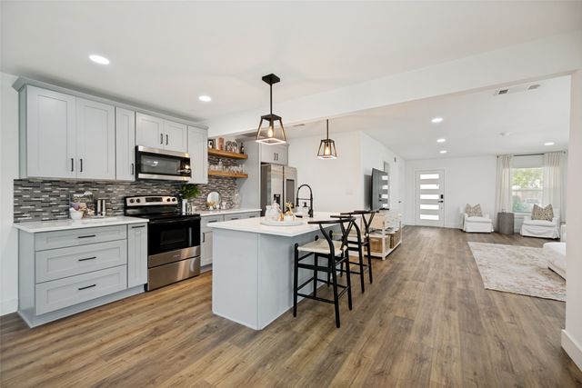 10229 San Juan Avenue, Dallas, TX 75228