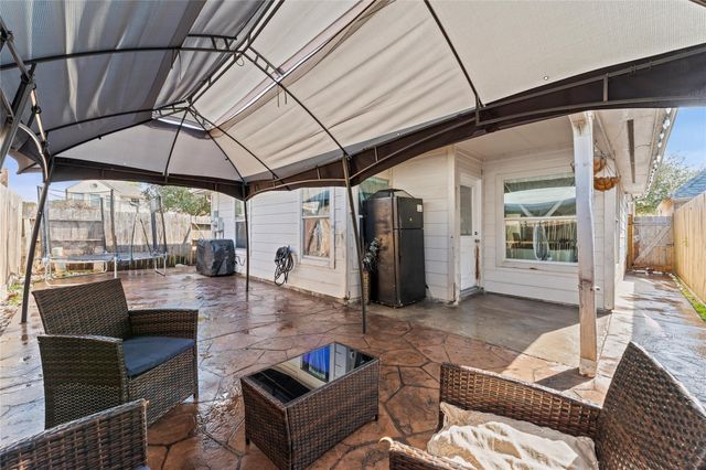 822 Green Pines Forest, Houston, TX 77067