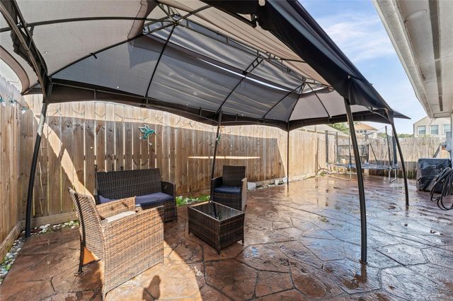 822 Green Pines Forest, Houston, TX 77067