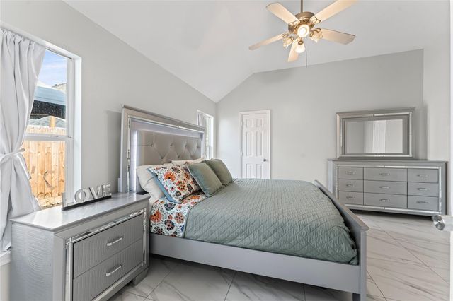 822 Green Pines Forest, Houston, TX 77067