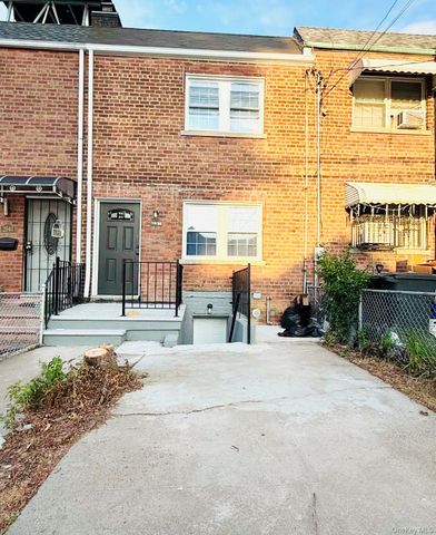 2938 Bouck Avenue, Bronx, NY 10469