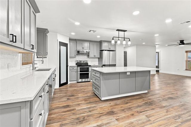 2429 Duplechin Lane, Moss Bluff, LA 70611