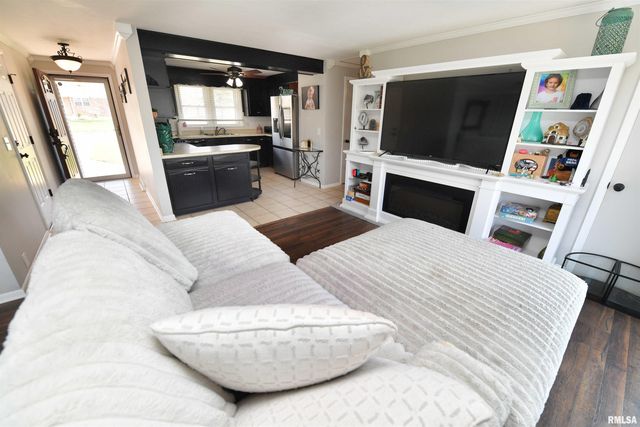 204 NORTHSHORE Drive, Morton, IL 61550