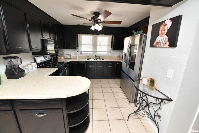 204 NORTHSHORE Drive, Morton, IL 61550