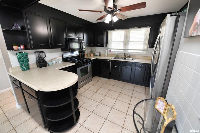 204 NORTHSHORE Drive, Morton, IL 61550