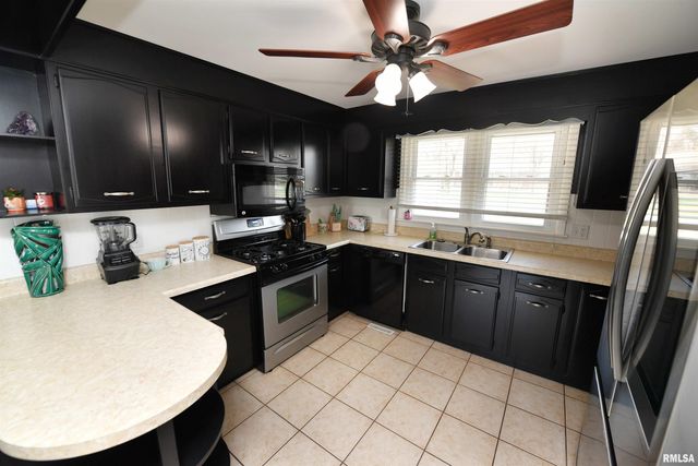 204 NORTHSHORE Drive, Morton, IL 61550