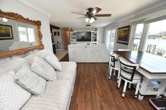 204 NORTHSHORE Drive, Morton, IL 61550