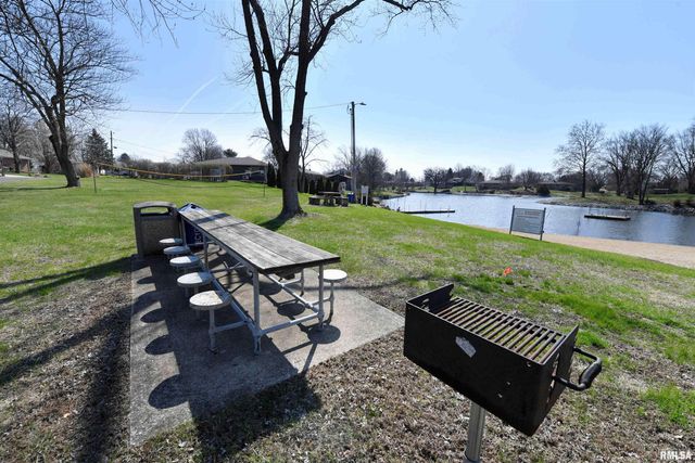 204 NORTHSHORE Drive, Morton, IL 61550