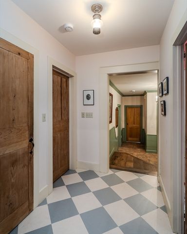 324 Pomeroy Ln, Amherst, MA 01002