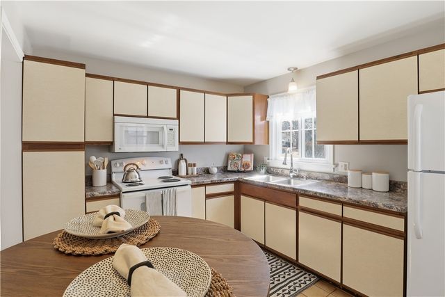 37 Oakmount Drive, Irondequoit, NY 14617