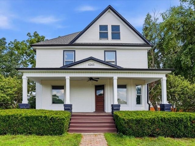 4245 W 4th Street, Waterloo, IA 50701