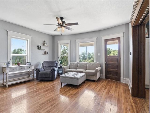 4245 W 4th Street, Waterloo, IA 50701