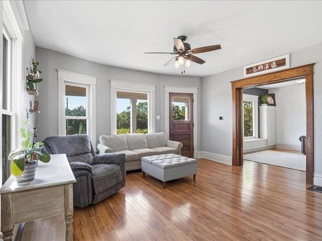 4245 W 4th Street, Waterloo, IA 50701