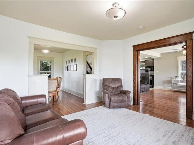 4245 W 4th Street, Waterloo, IA 50701