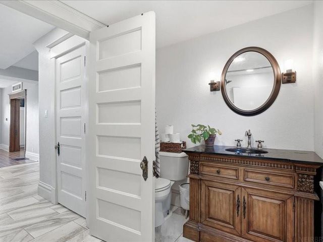 4245 W 4th Street, Waterloo, IA 50701