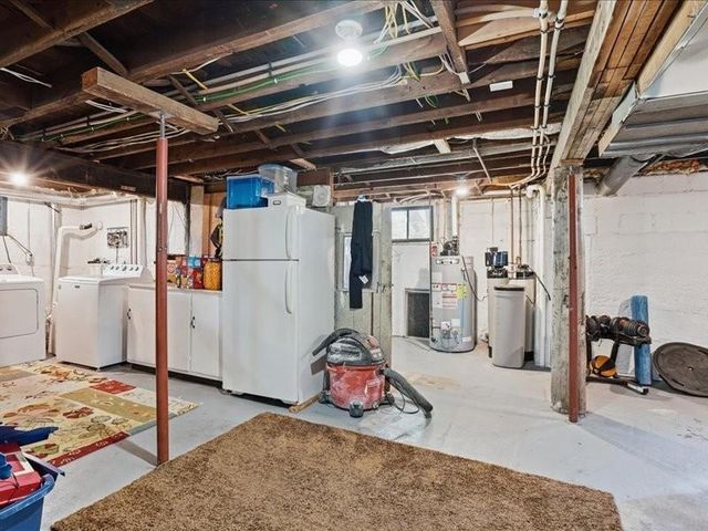 4245 W 4th Street, Waterloo, IA 50701