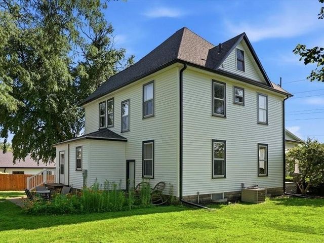 4245 W 4th Street, Waterloo, IA 50701