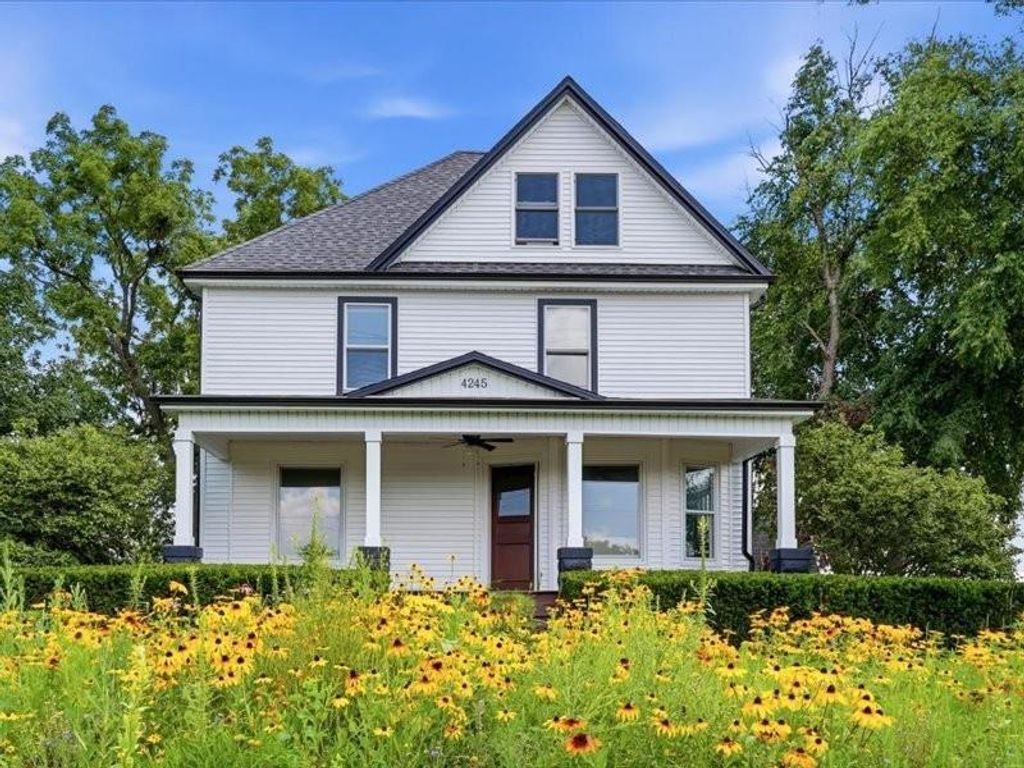 4245 W 4th Street, Waterloo, IA 50701