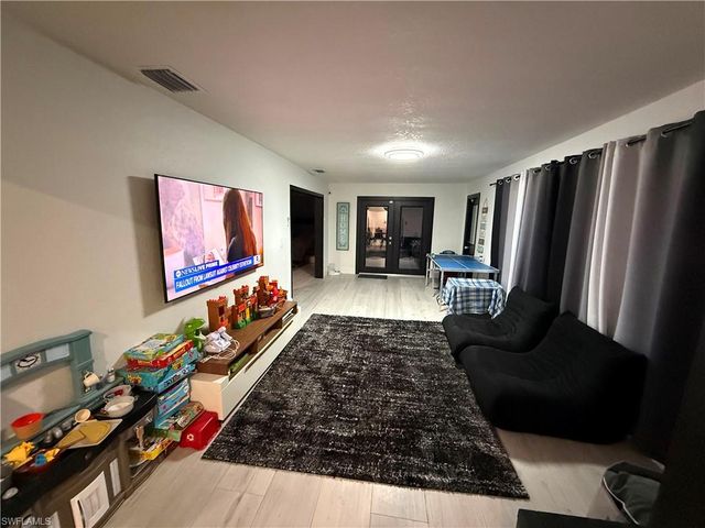 1475 N Larkwood SQ, Fort Myers, FL 33919