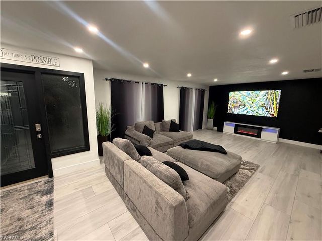 1475 N Larkwood SQ, Fort Myers, FL 33919
