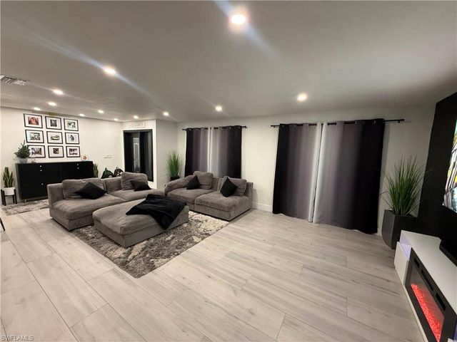 1475 N Larkwood SQ, Fort Myers, FL 33919