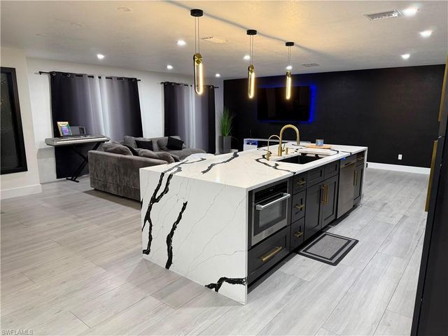 1475 N Larkwood SQ, Fort Myers, FL 33919
