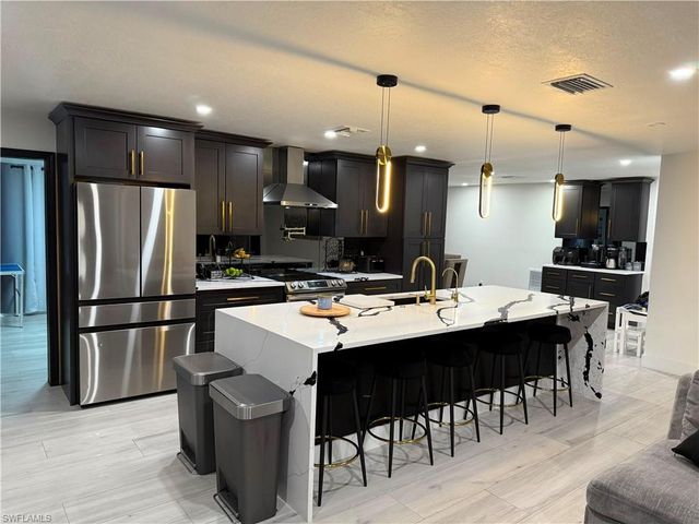 1475 N Larkwood SQ, Fort Myers, FL 33919
