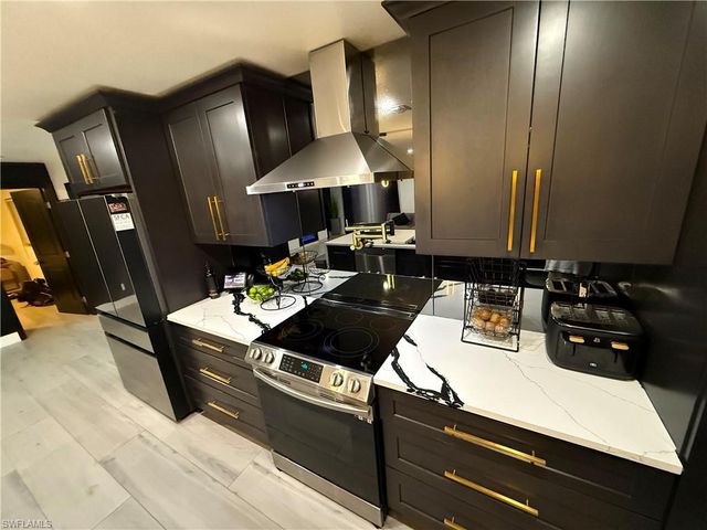 1475 N Larkwood SQ, Fort Myers, FL 33919
