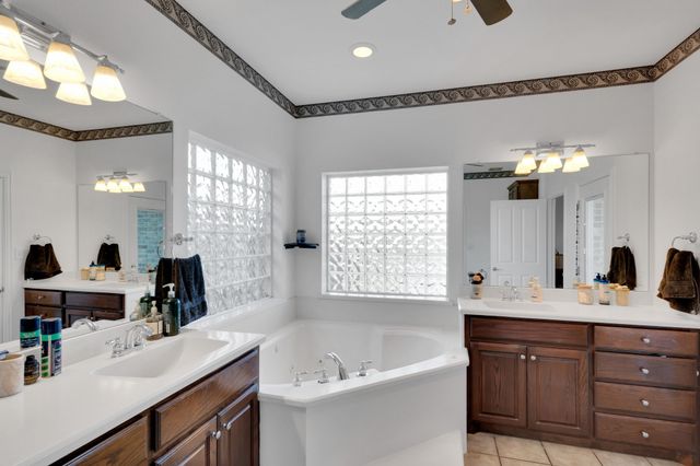 114 Winters Edge Drive, Red Oak, TX 75154