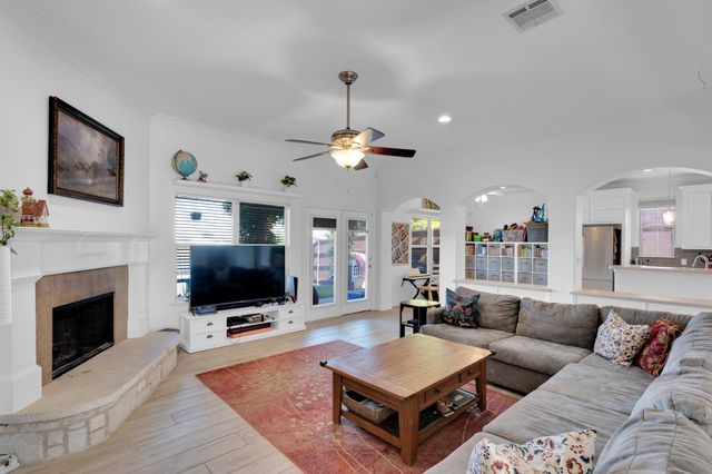 114 Winters Edge Drive, Red Oak, TX 75154