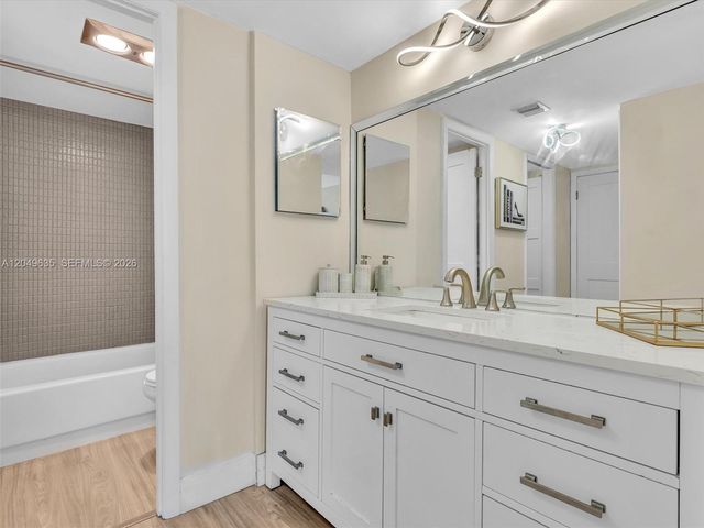 20301 W Country Club Dr 622, Aventura, FL 33180