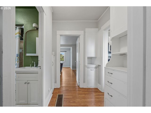 6805 N MICHIGAN Ave, Portland, OR 97217