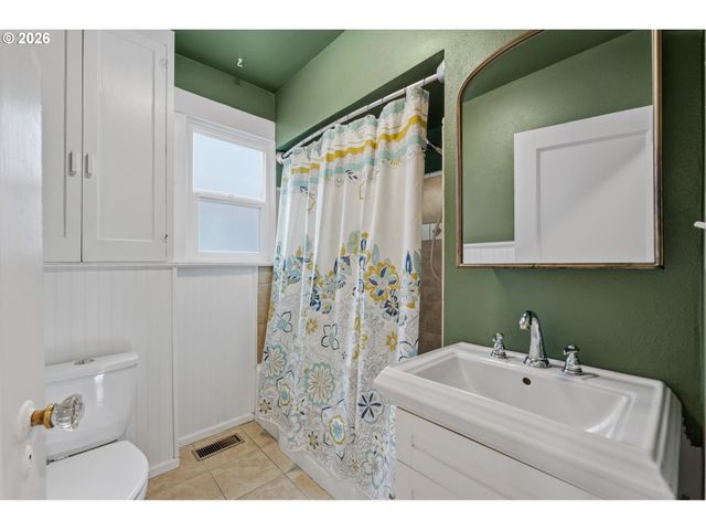6805 N MICHIGAN Ave, Portland, OR 97217