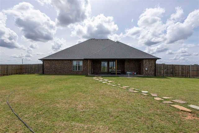 8396 SE 90th St, Lawton, OK 73501