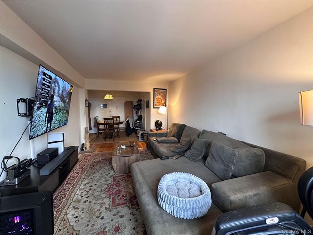 1425 Thieriot Ave Thieriot ave Avenue 6J, Bronx, NY 10460