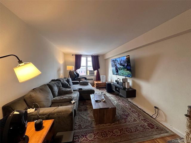 1425 Thieriot Ave Thieriot ave Avenue 6J, Bronx, NY 10460