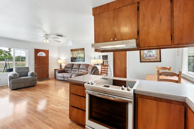 987 Island Ave, Olivehurst, CA 95961