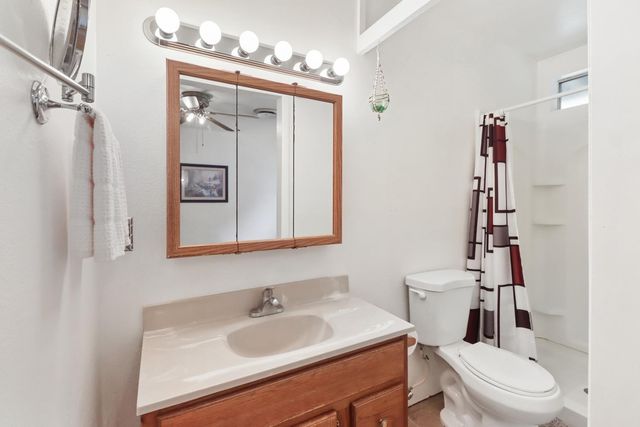 987 Island Ave, Olivehurst, CA 95961