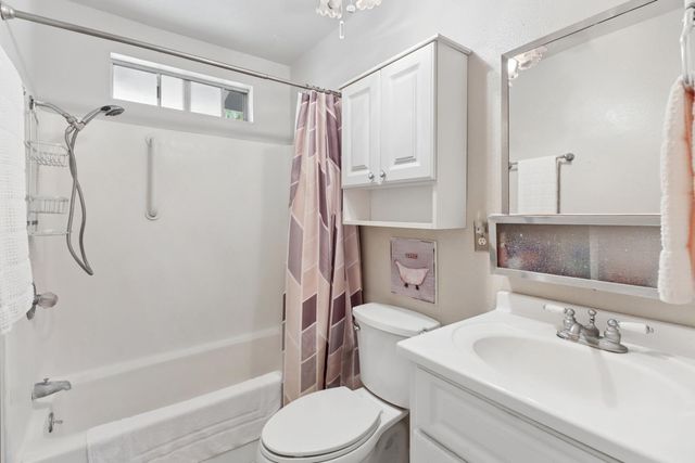 987 Island Ave, Olivehurst, CA 95961