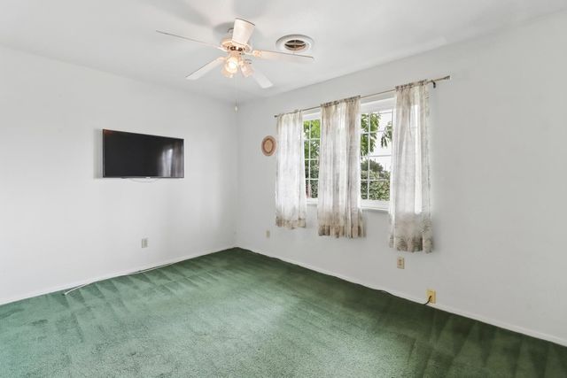 987 Island Ave, Olivehurst, CA 95961