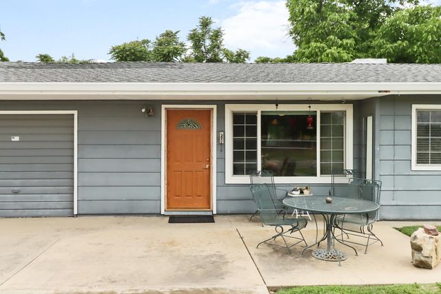 987 Island Ave, Olivehurst, CA 95961