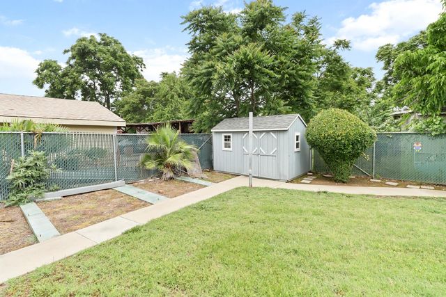 987 Island Ave, Olivehurst, CA 95961